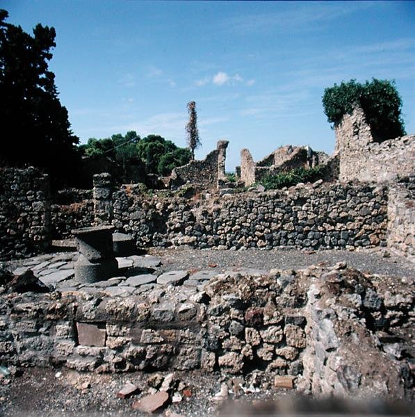 Vue de maisons en ruines - Roman