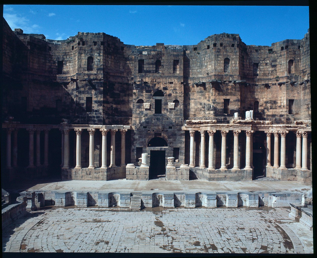 Vue du théâtre - Roman