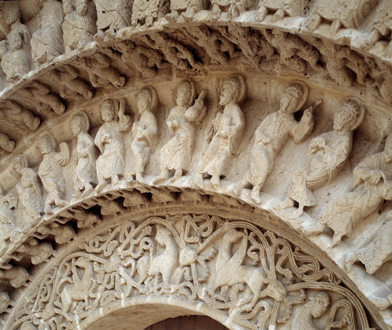 Détail des sculptures du portail sud - Romanesque