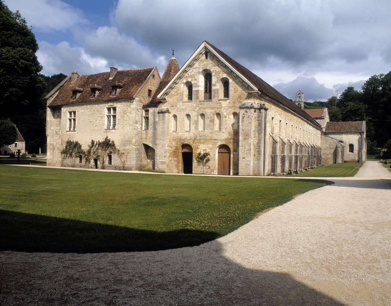 Vue de la prison, du scriptorium et de la salle capitulaire - Romanesque