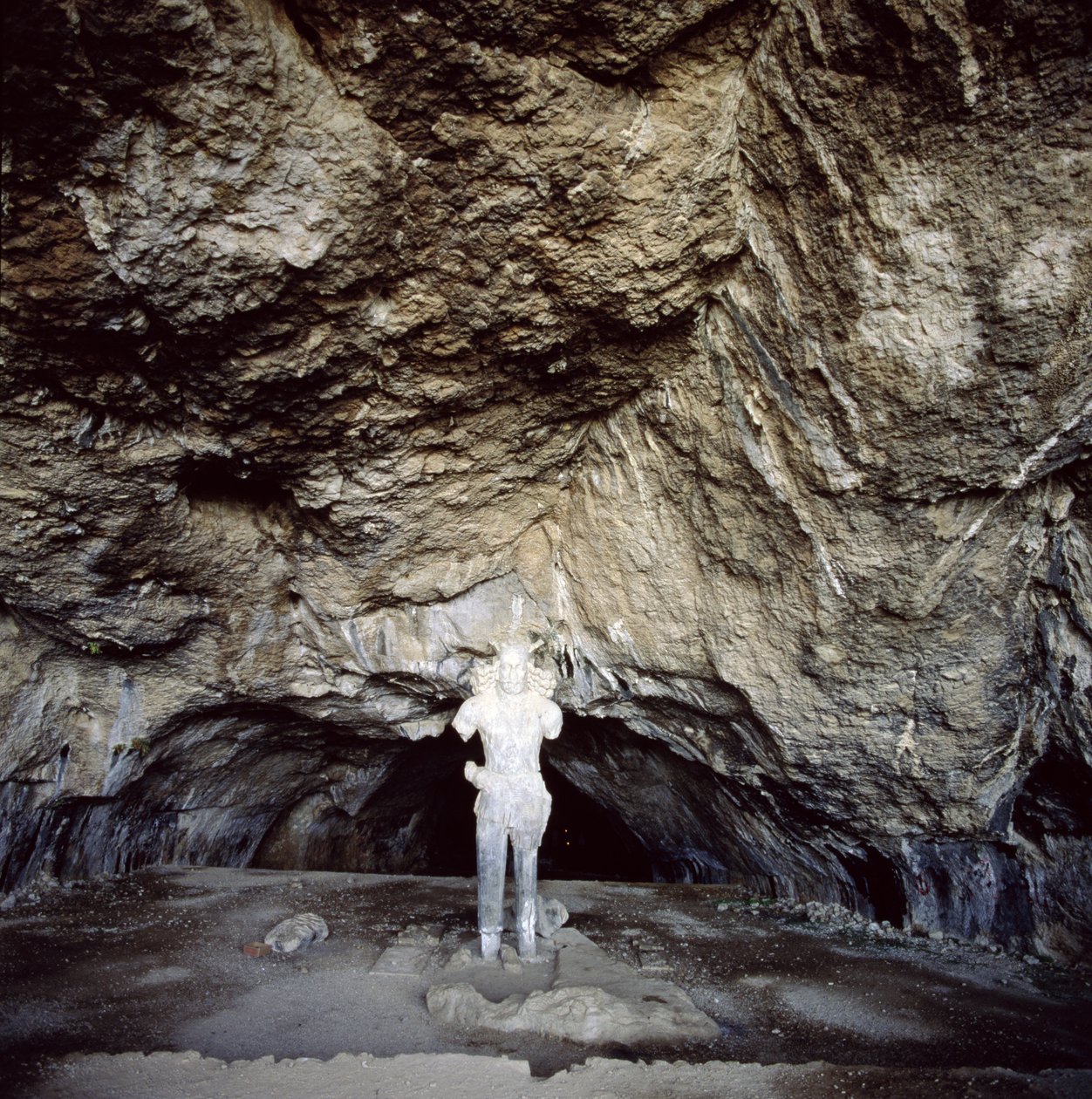 Statue de Shapur I (241-70 après J.-C.) sculptée dans une stalagmite - Sasanian