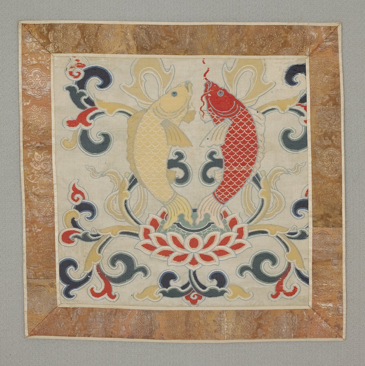 Huit objets précieux bouddhistes, paire de poissons - School Chinese