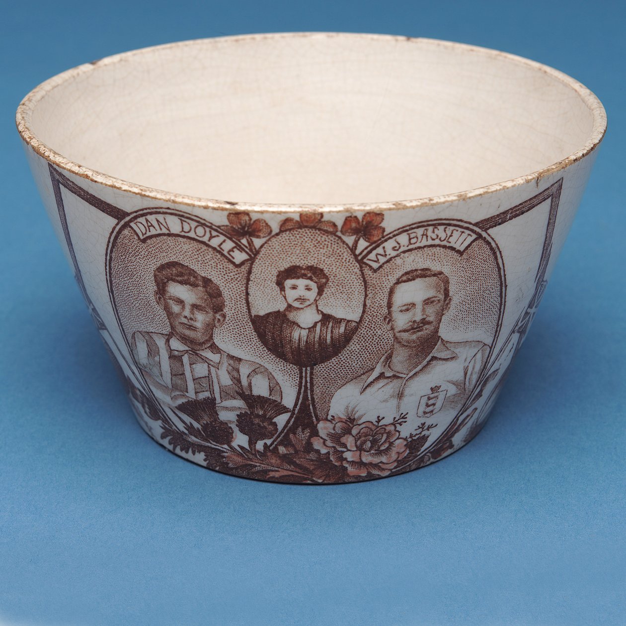 Bol souvenir Angleterre contre Écosse (céramique) - Scottish School