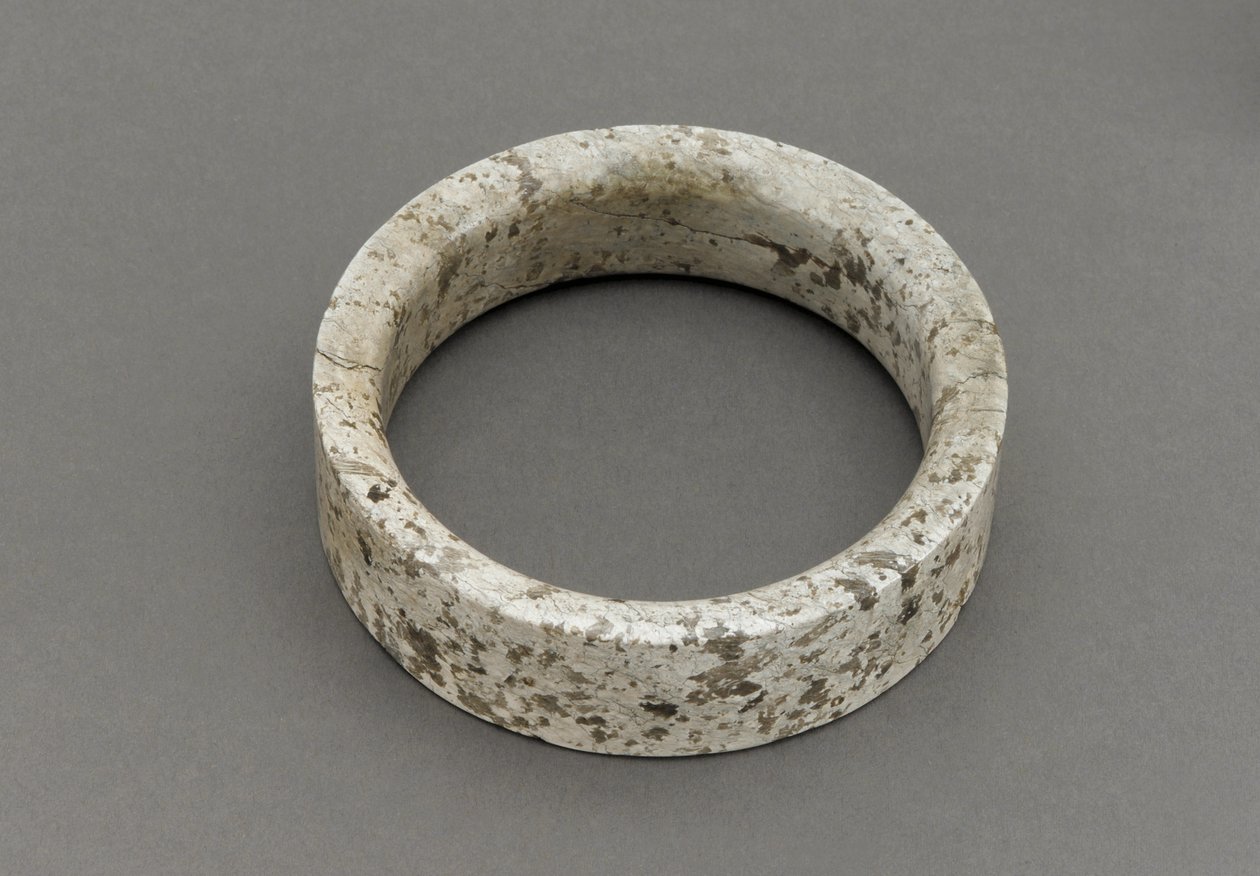 Bracelet (jade) - Shang Dynasty Chinese School