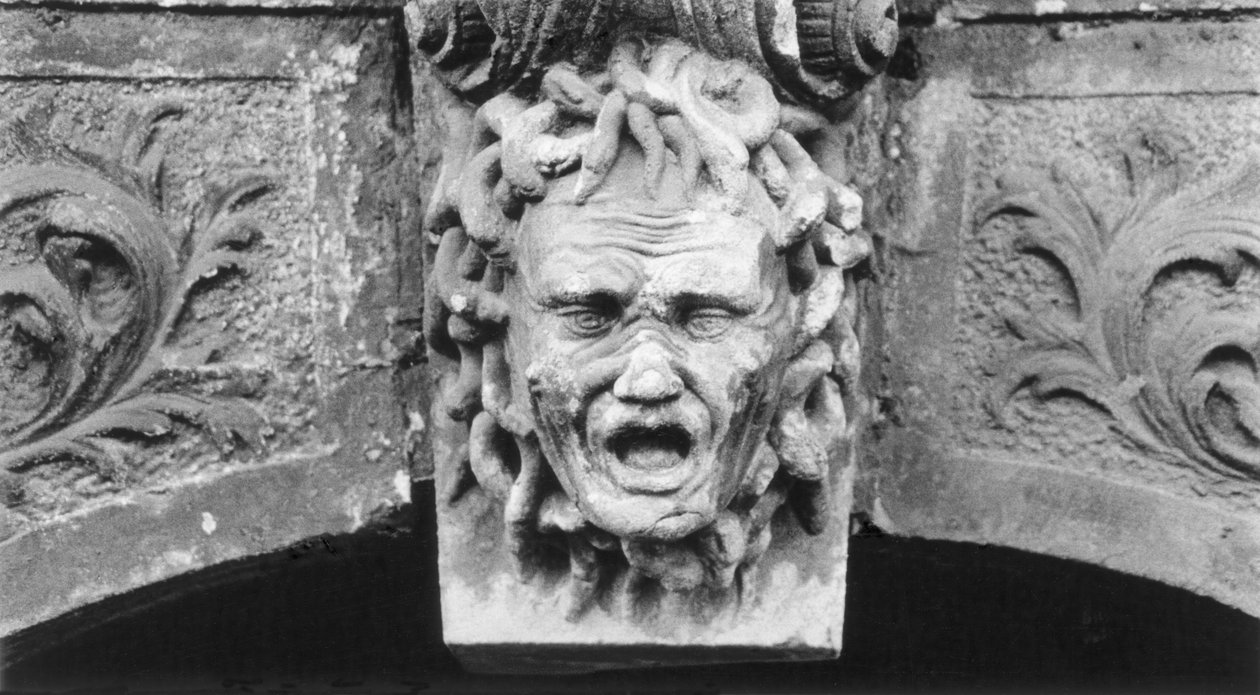 Tête sculptée, Schloss Hainewalde, Saxe, Allemagne - Simon Marsden