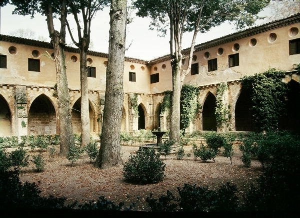 Vue du cloître du monastère, fondé en 1194 et déplacé à son emplacement actuel en 1218 - Spanish School