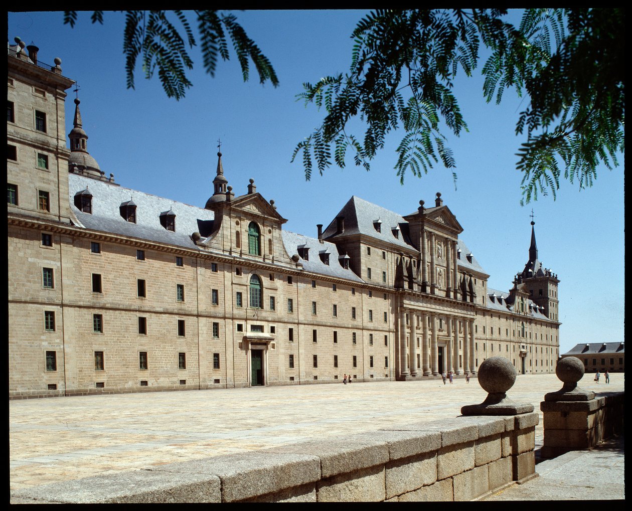 Vue du monastère et du Siège Royal - Spanish School