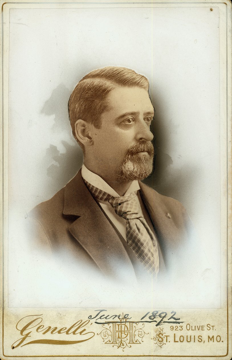 Portrait en buste de Charles Guille Warner portant un costume et une cravate à motifs - St. Louis Genelli
