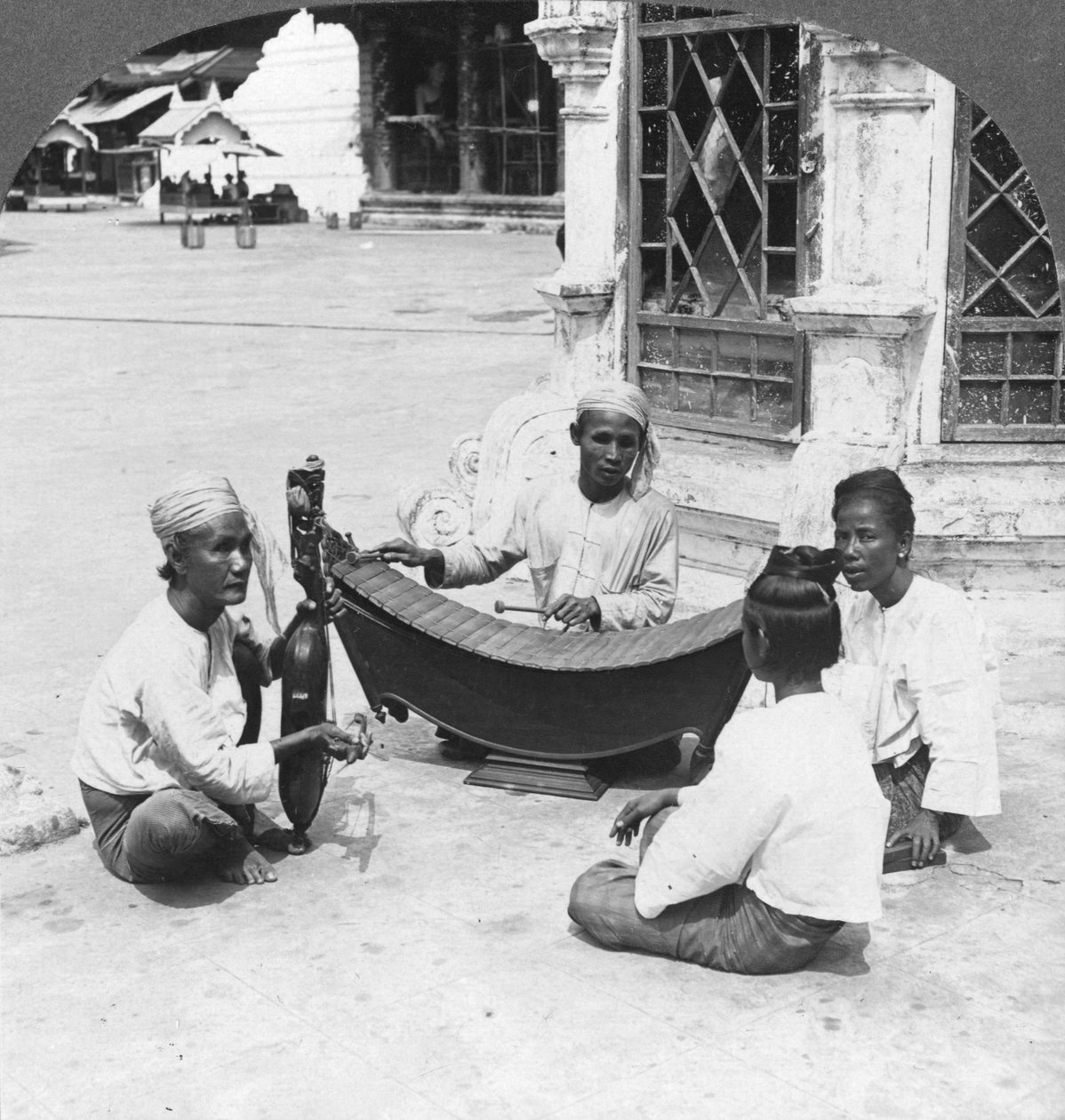 Musiciens, Pagode Shwedagon, Rangoon, Birmanie, 1908 - Stereo Travel Co