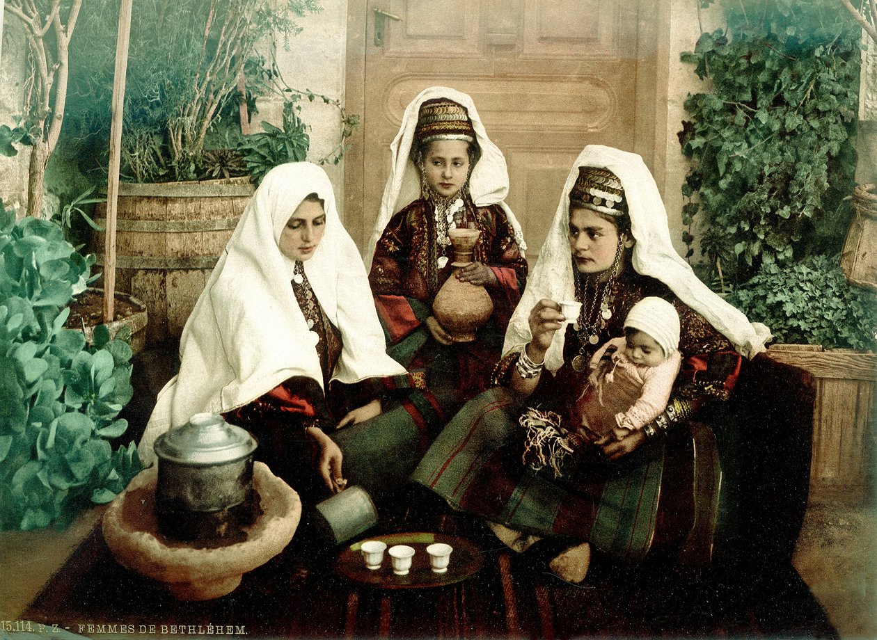 Groupe de femmes arabes de Bethléem buvant du café - Swiss Photographer