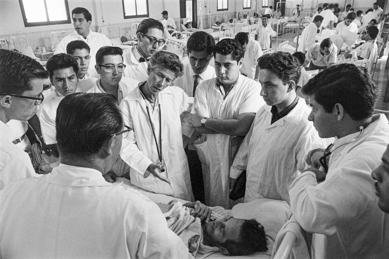 Médecin sur le navire-hôpital SS Hope - Ted Spiegel
