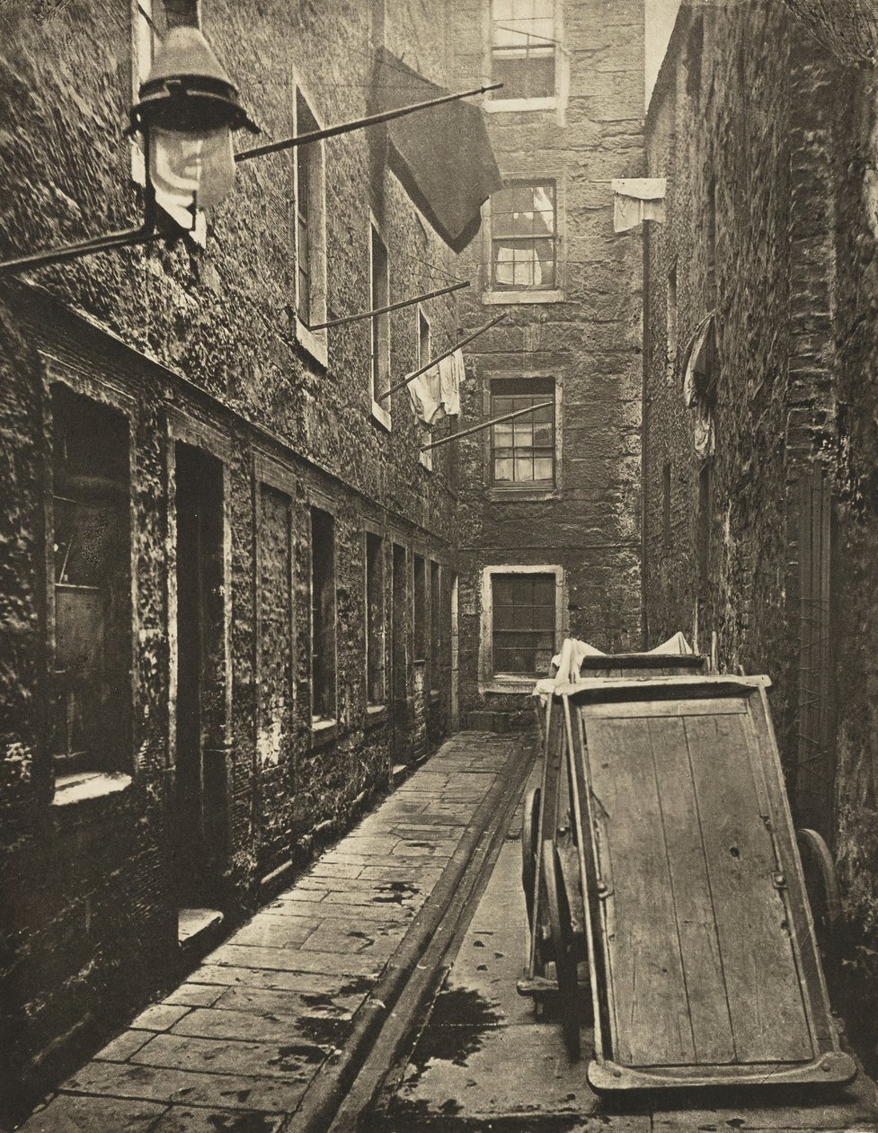 Close No. 136 Saltmarket, 1868 - Thomas Annan