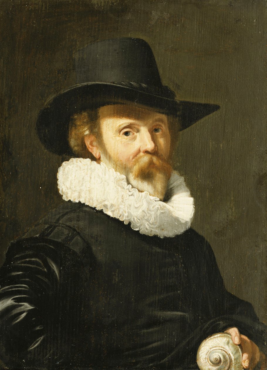 Un conchyliologiste tenant un coquillage de nautile - Thomas de Keyser
