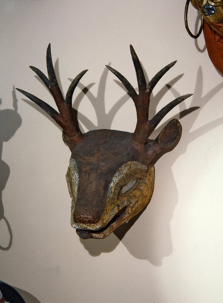 Masque de danse en forme de cerf - Tibetan School