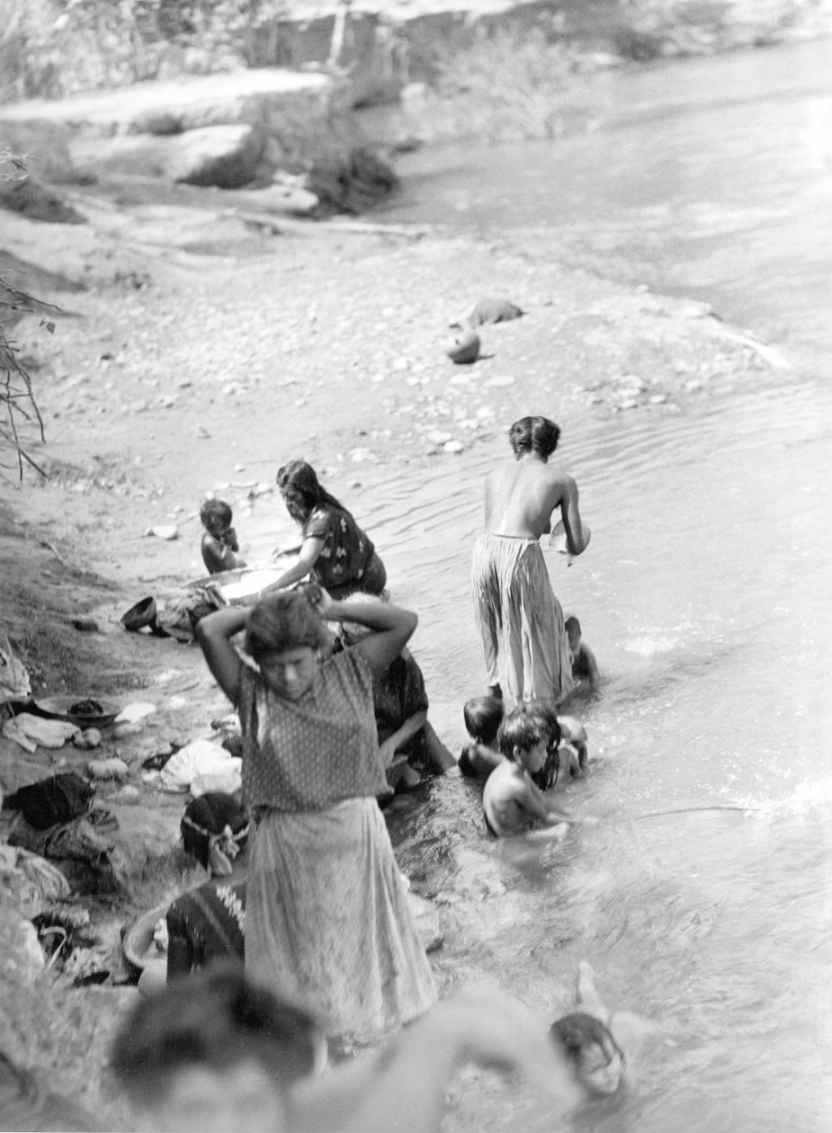 Lessive au Bord de la Rivière près de Tehuantepec, Mexique, 1929 - Tina Modotti