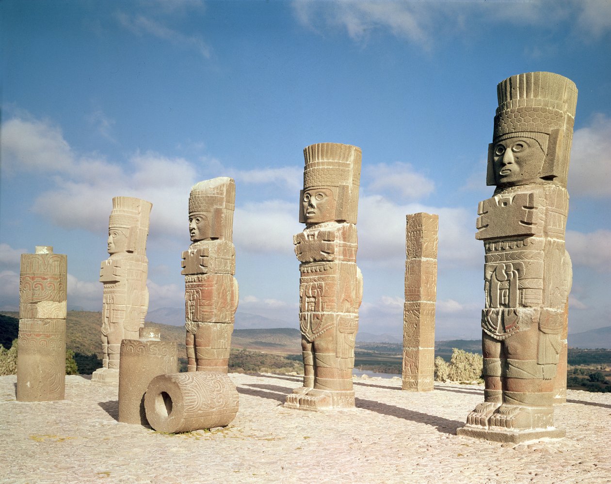 Les colonnes atlantes au sommet de la pyramide B, précolombienne - Toltec