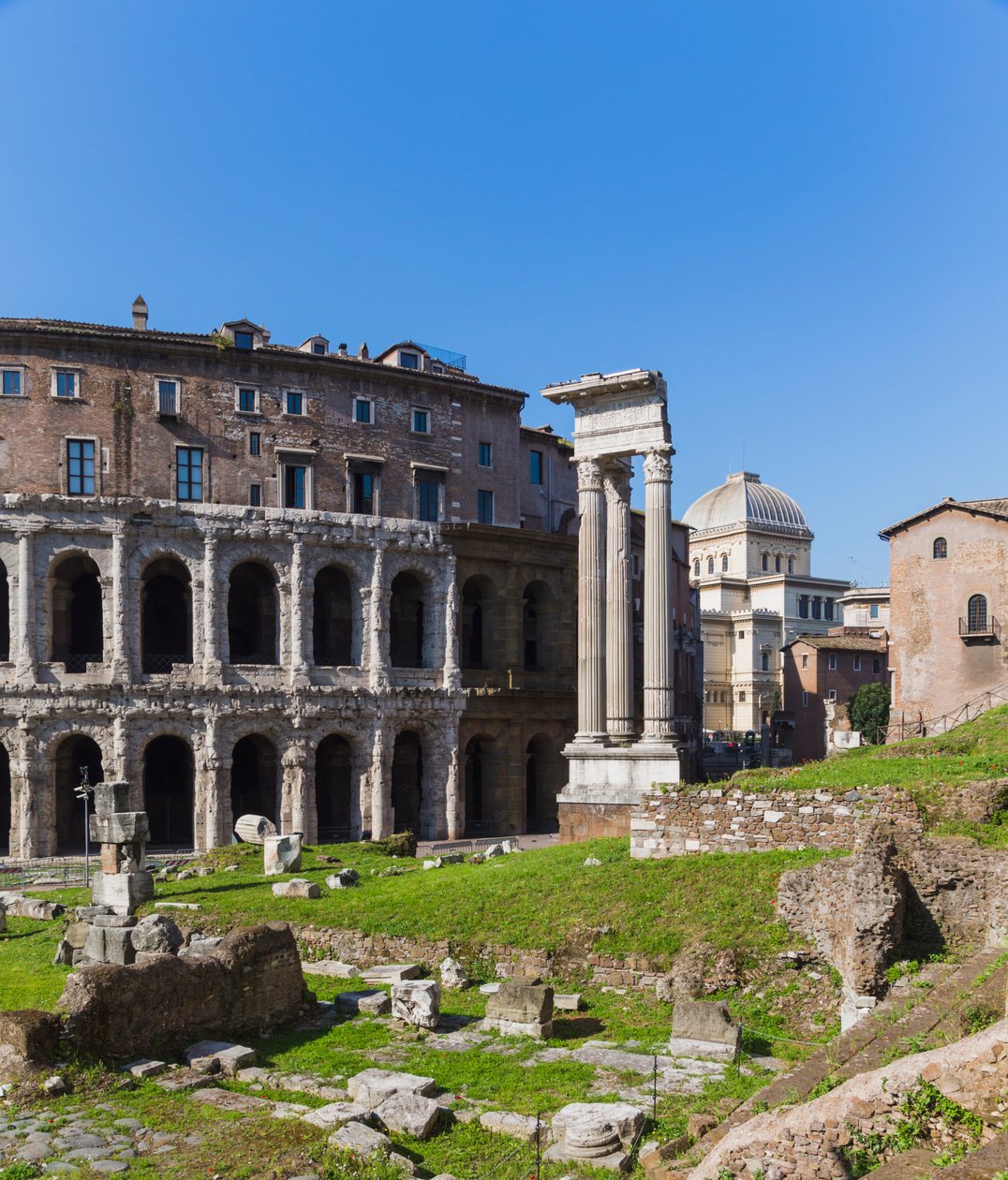 Rome, Italie. Théâtre de Marcellus et Temple d