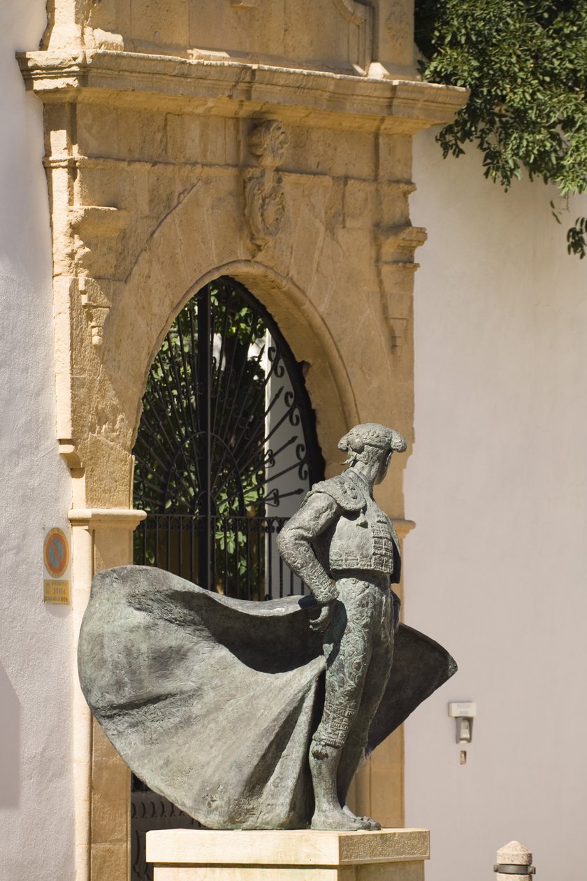 Statue du torero Cayetano Ordonez devant l