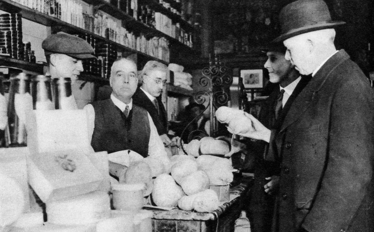 Un client inspecte un haggis, Londres, 1926-1927 - Unbekannt