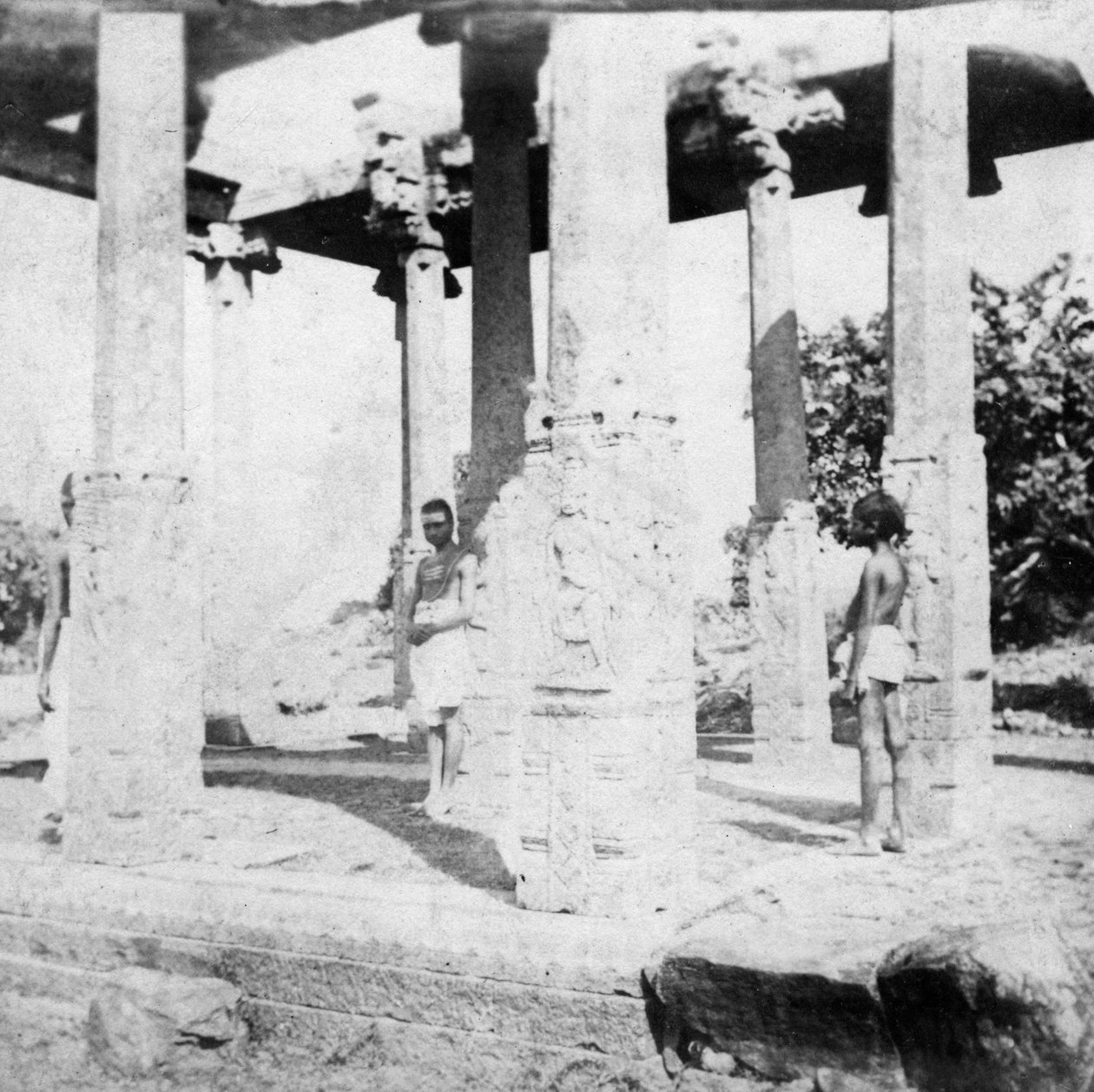 Un temple en ruine près de Madras, Inde, 1874 - Unbekannt