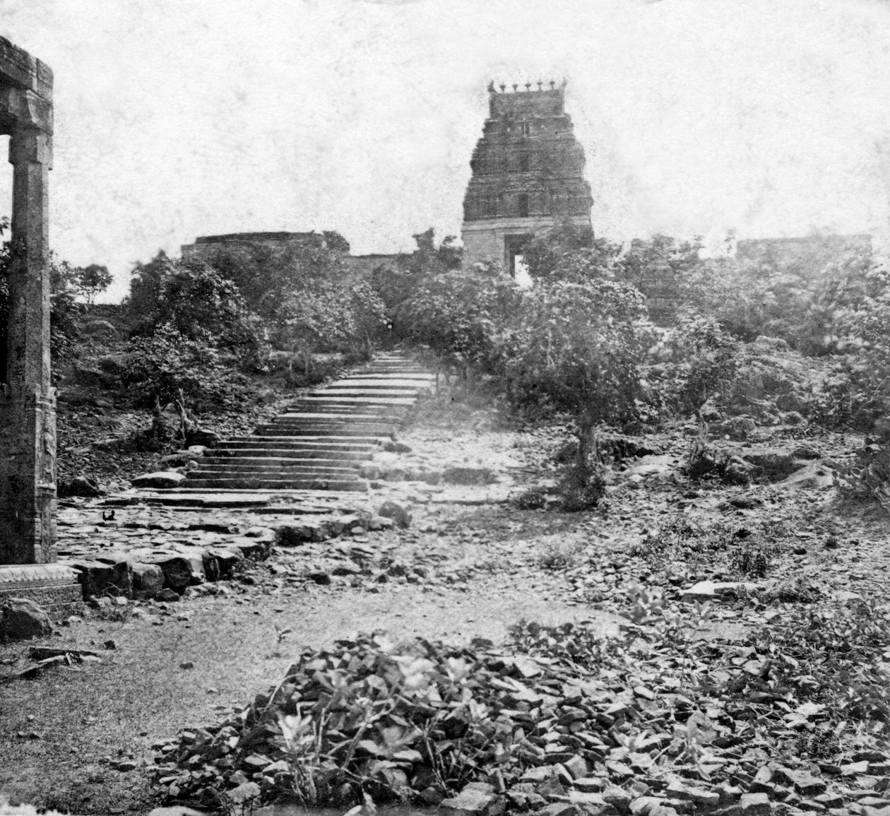 Un temple en ruine près de Madras, Inde, 1874 - Unbekannt