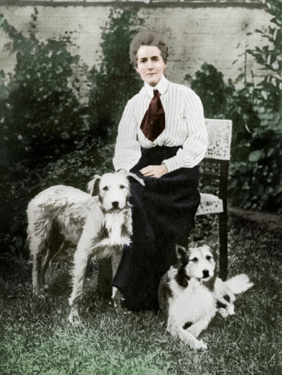 Edith Cavell avec ses chiens de compagnie, vers 1915 - Unbekannt