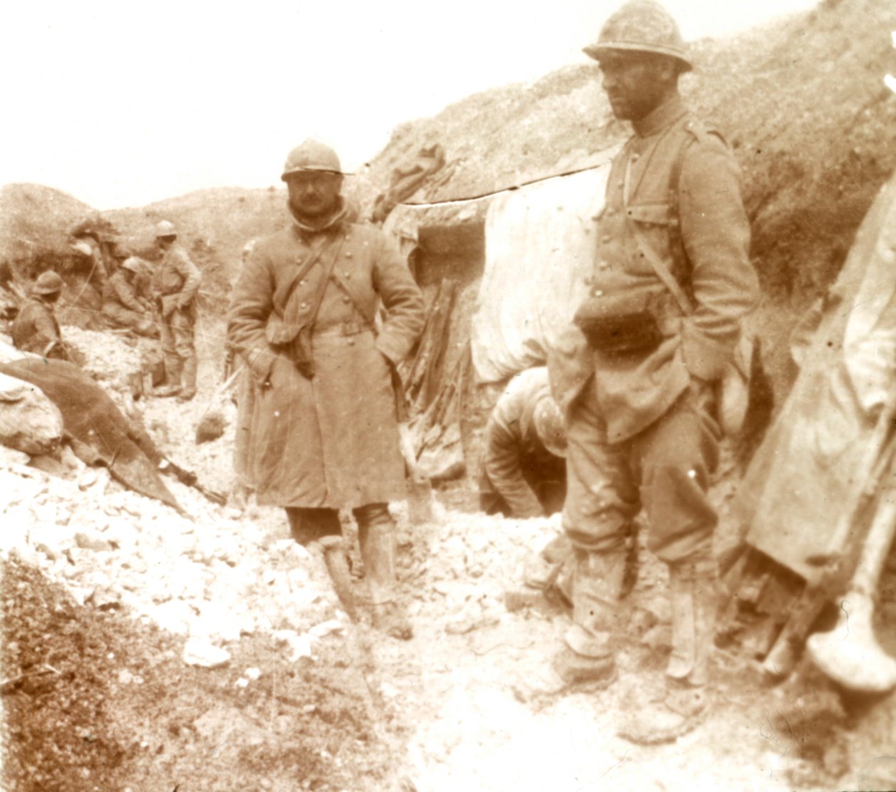 Soldats français dans une tranchée allemande capturée, c1914-c1918 - Unbekannt