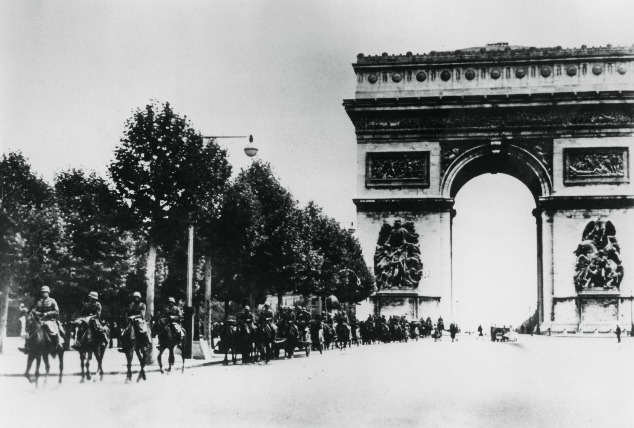 Soldats allemands marchant à travers Paris, 14 juin 1940 - Unbekannt