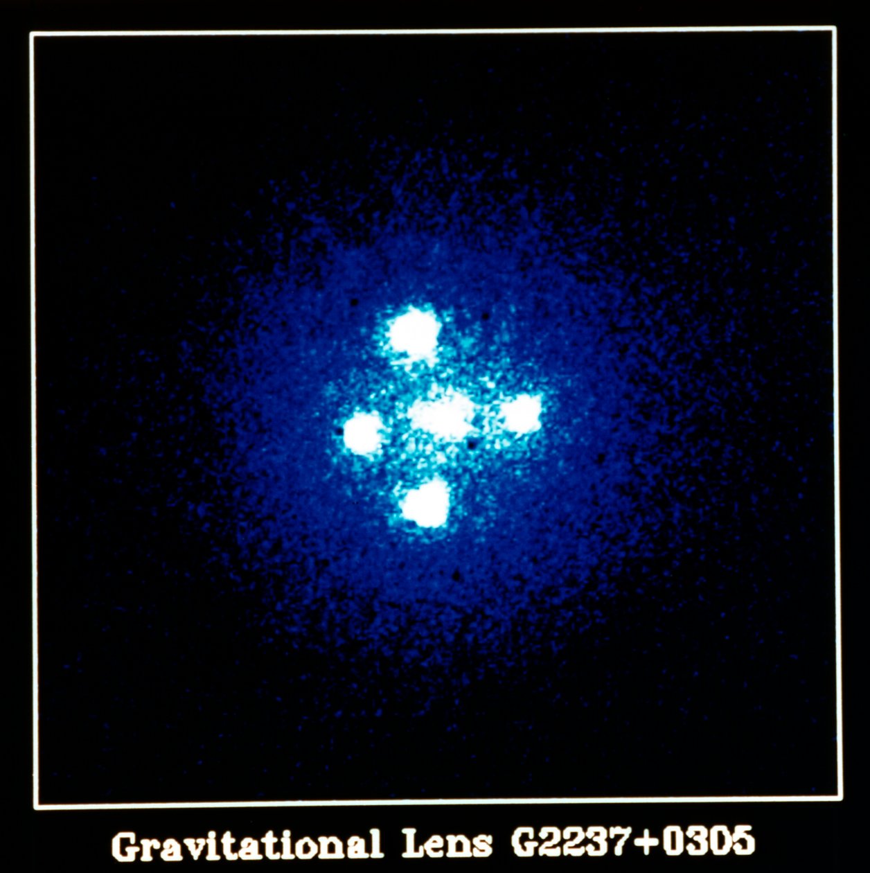 Lentille gravitationnelle G2237+0305 - Unbekannt