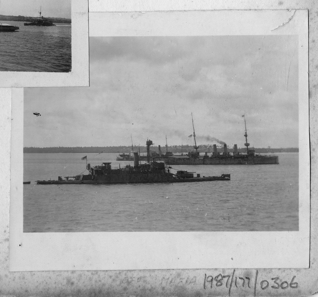 HMS Mersey au large de l