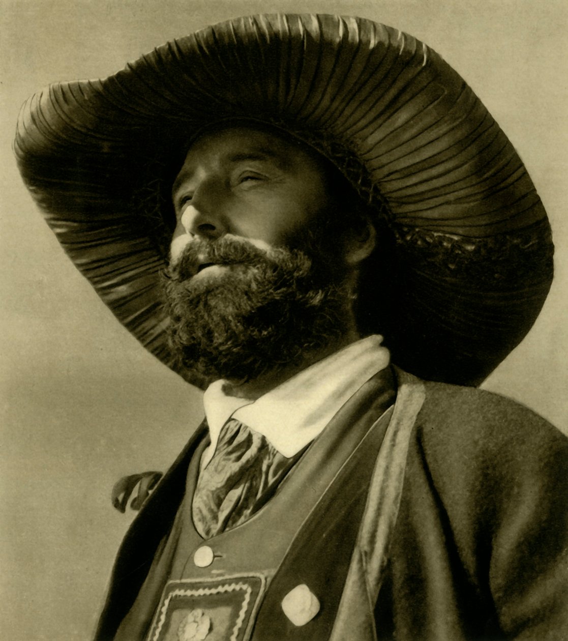 Homme en costume traditionnel, Tyrol, Autriche, c1935 - Unbekannt
