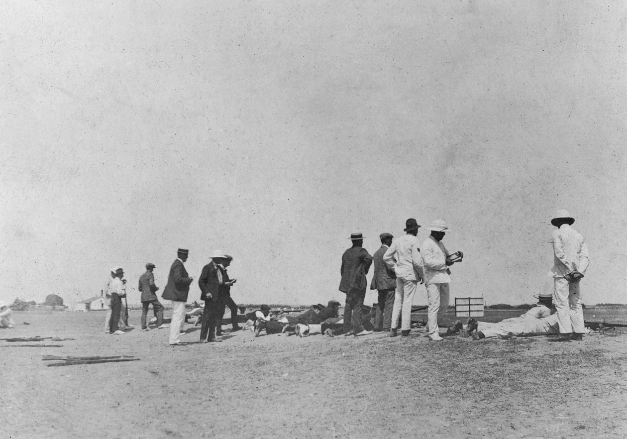 Hommes à un stand de tir, XXe siècle - Unbekannt