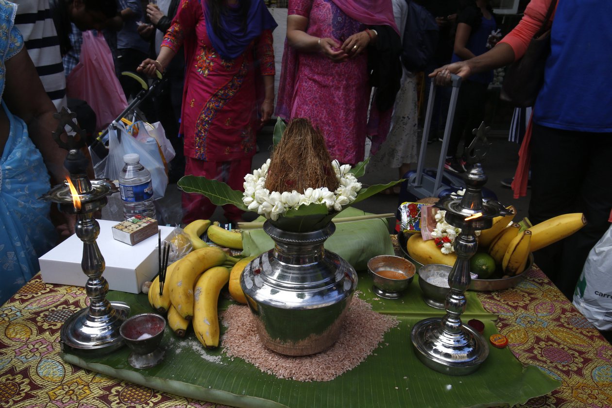 Festival du char Ratha Yatra à Paris. Offrandes. France - Unbekannt