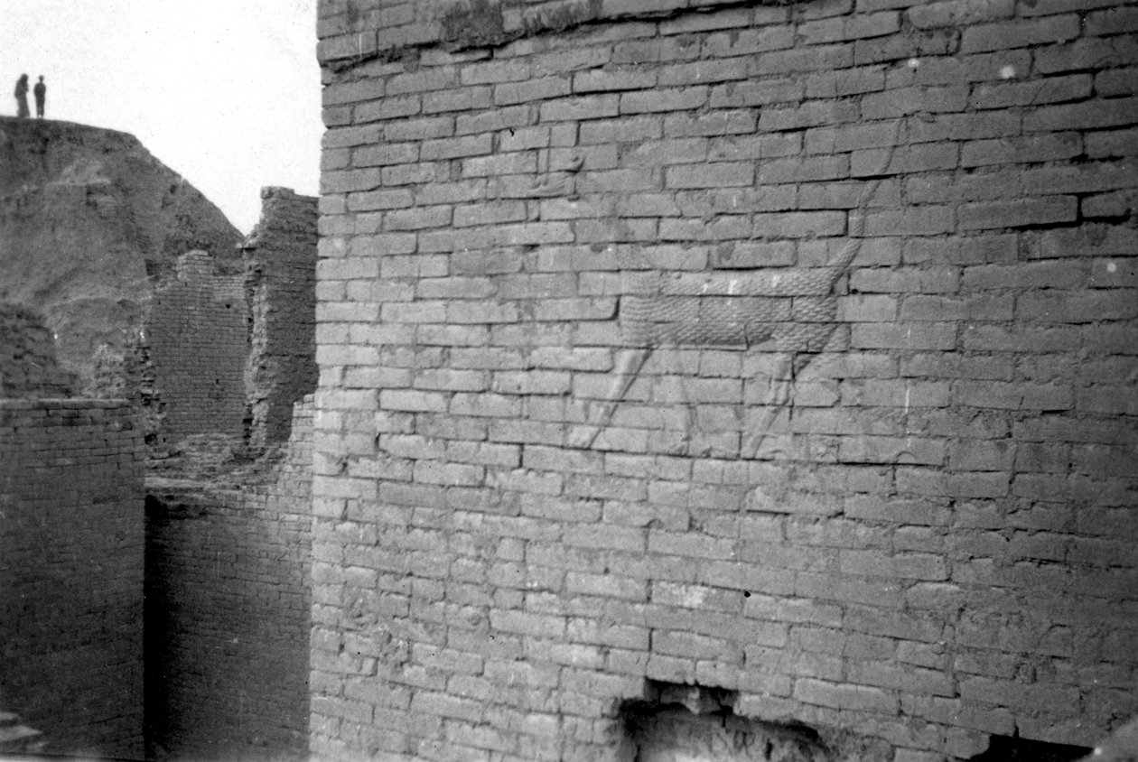 Relief sur la porte d