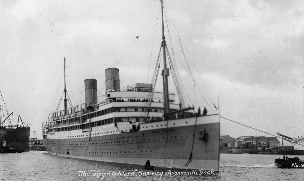 Le Royal Edward entrant dans le dock d