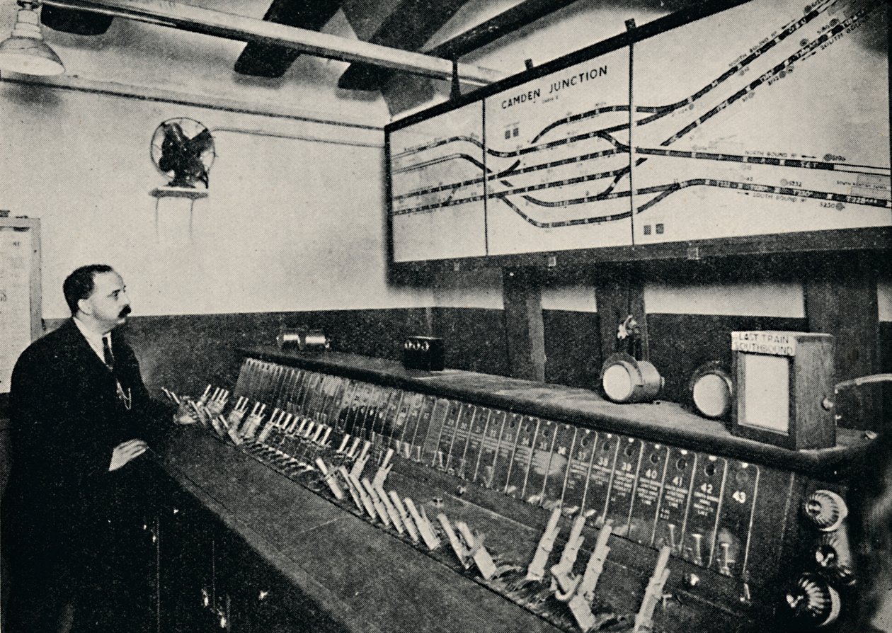 Le poste de signalisation à une jonction de chemin de fer souterrain, 1926 - Unbekannt