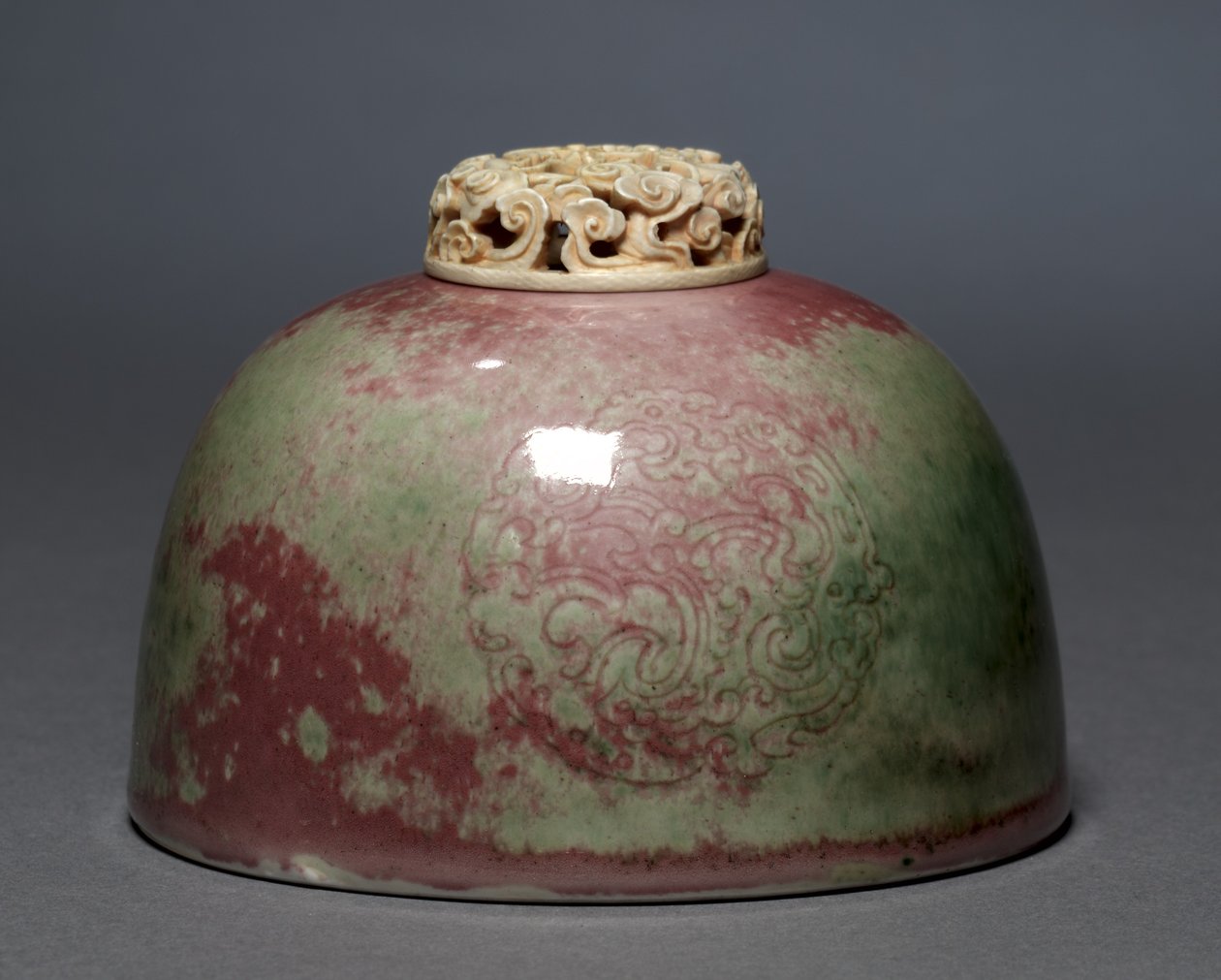 Pot à eau avec couvercle en ivoire, 1662-1722 - Unbekannt