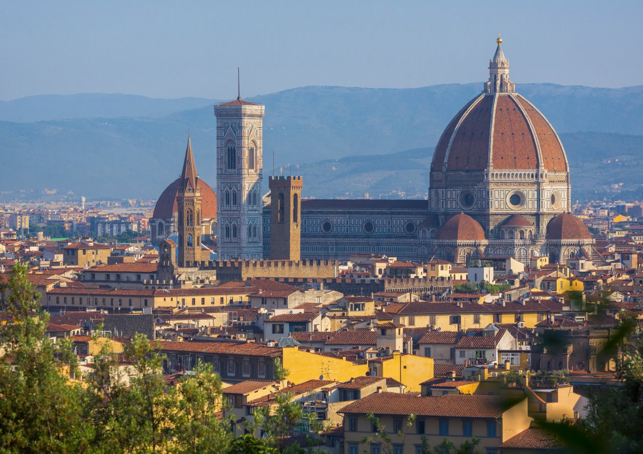 Florence, Toscane, Italie. Vue sur la ville vers le Duomo - Cattedrale di Santa Maria del Fiore - et le Campanile depuis le Piazzale Michelangelo. - Unbekannt Unbekannt