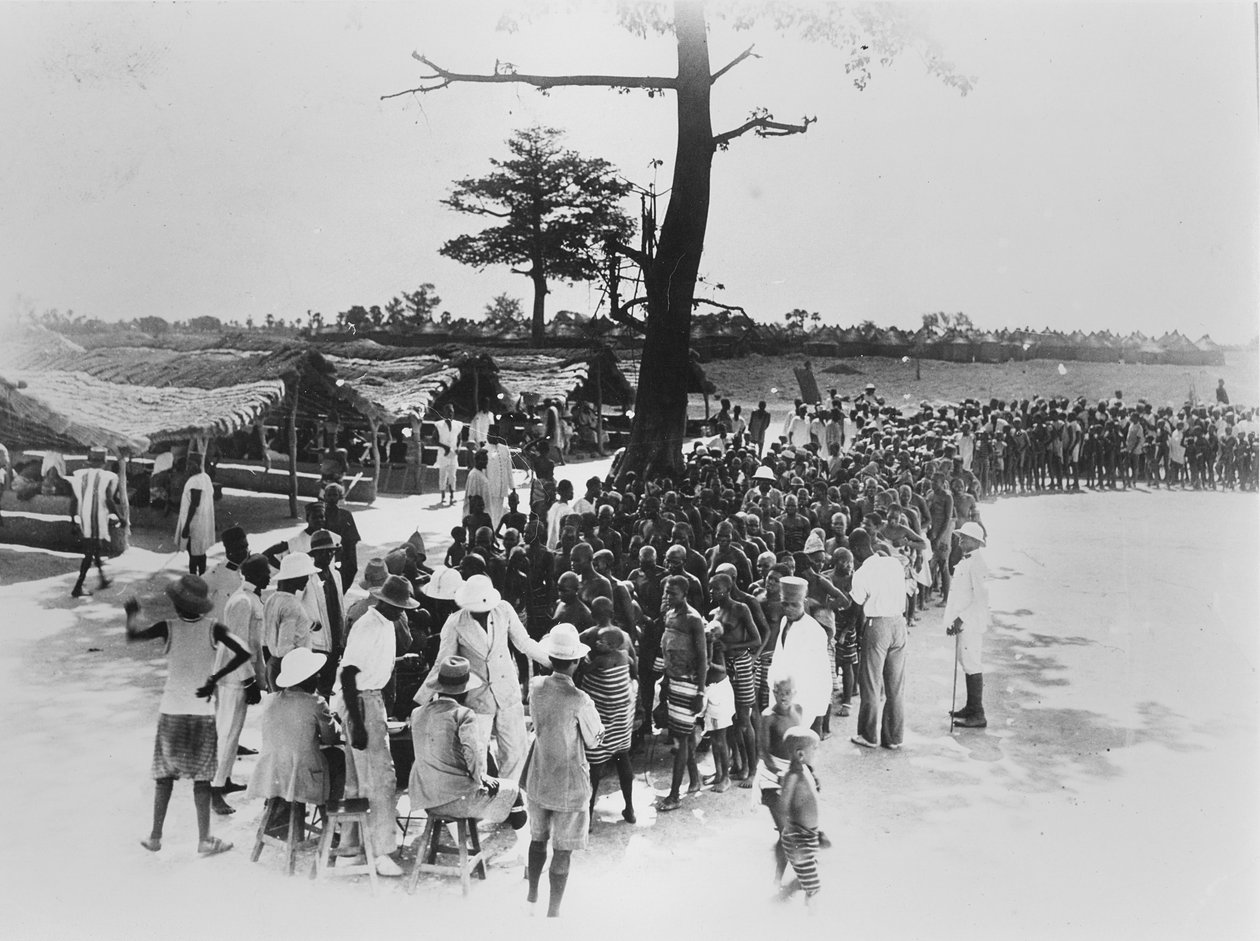 Séance de vaccination en plein air en Côte d
