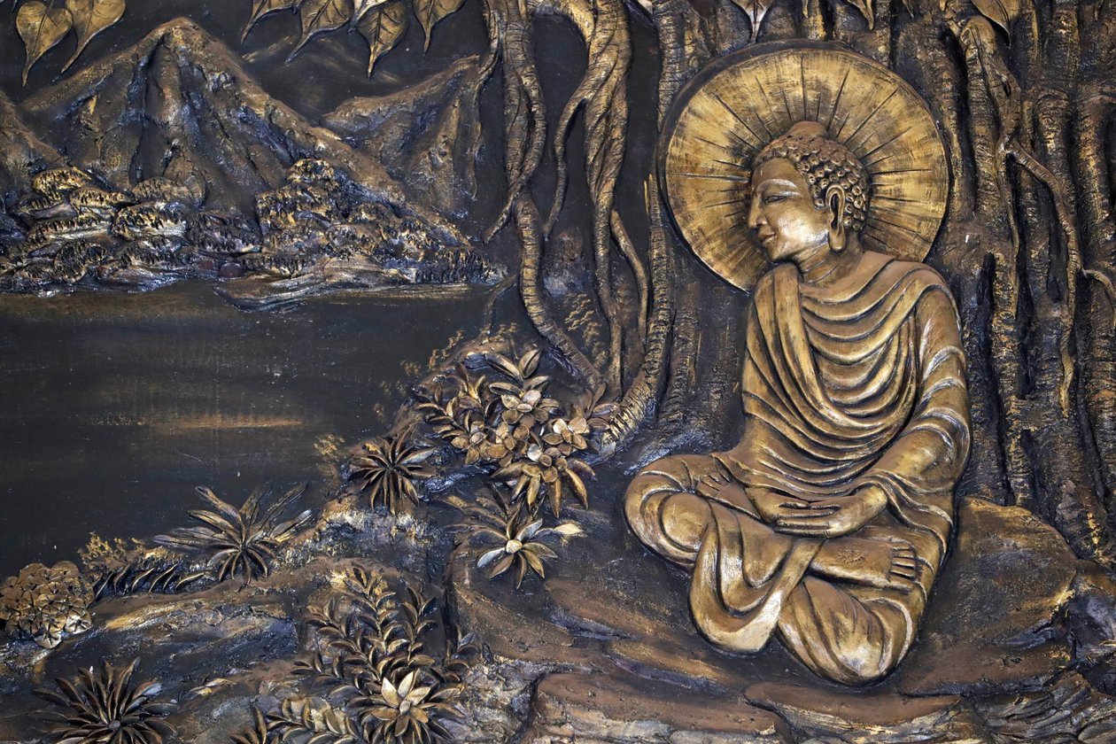 Tinh Xa Ngoc Tin temple bouddhiste, Bouddha Shakyamuni assis en méditation sous l