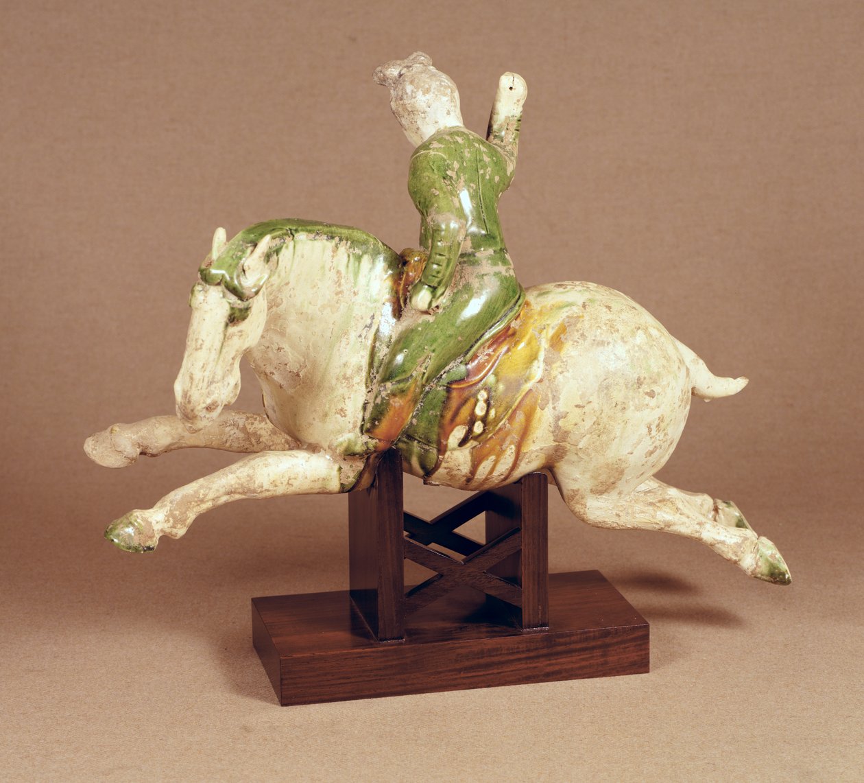 Figure de joueur de polo monté en poterie T