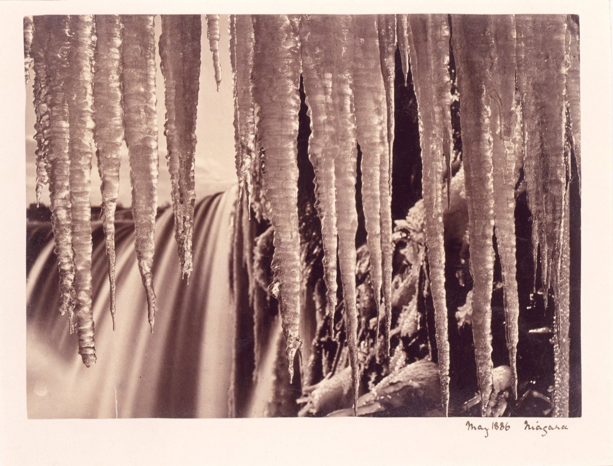 [glaçons, Niagara] - Unidentified