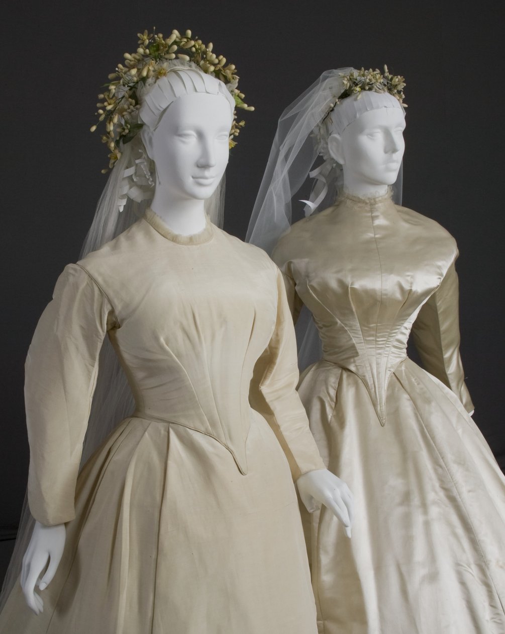 Robes de mariée - Unknown artist