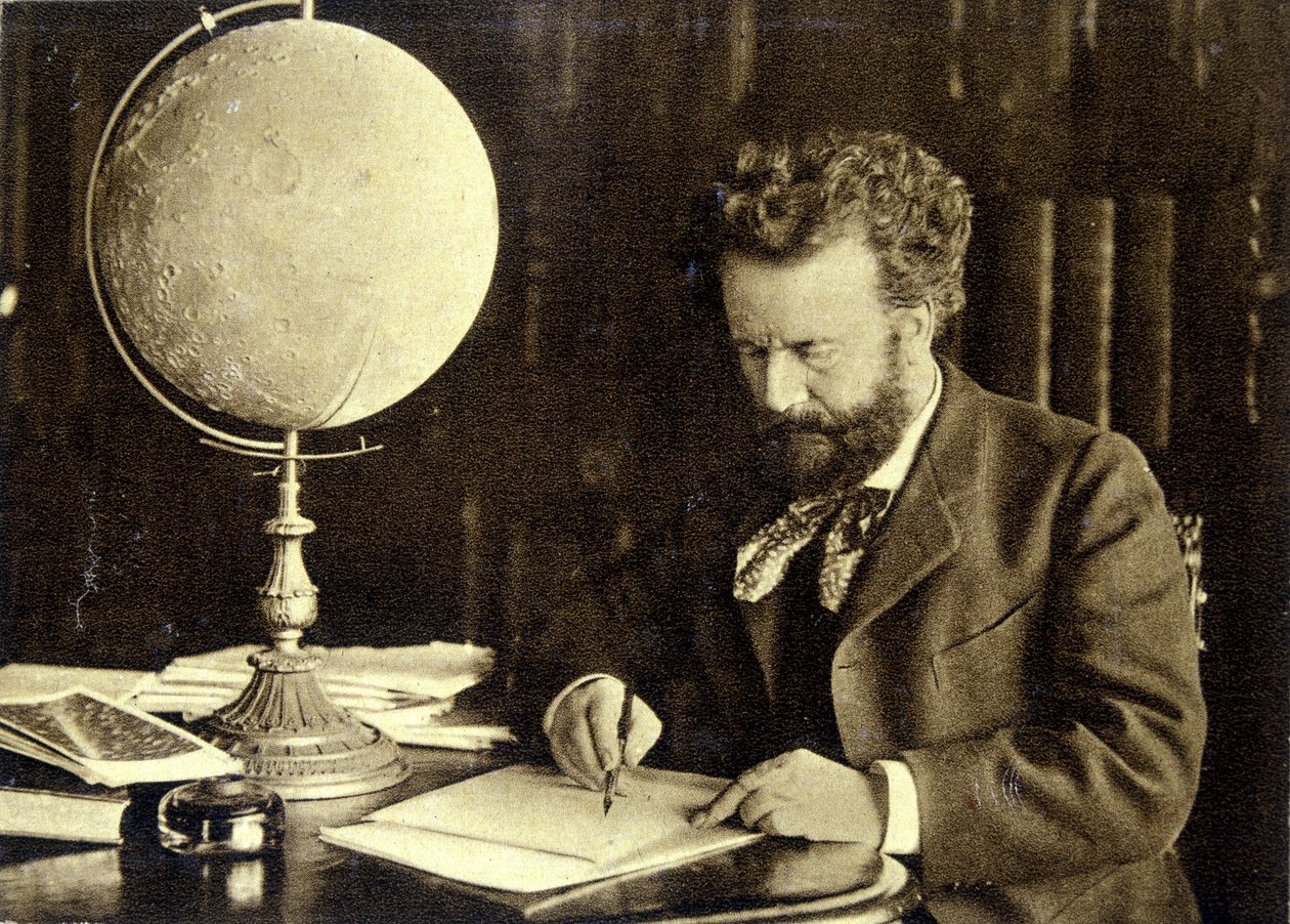 Camille Flammarion à sa table de travail - Unknown photographer