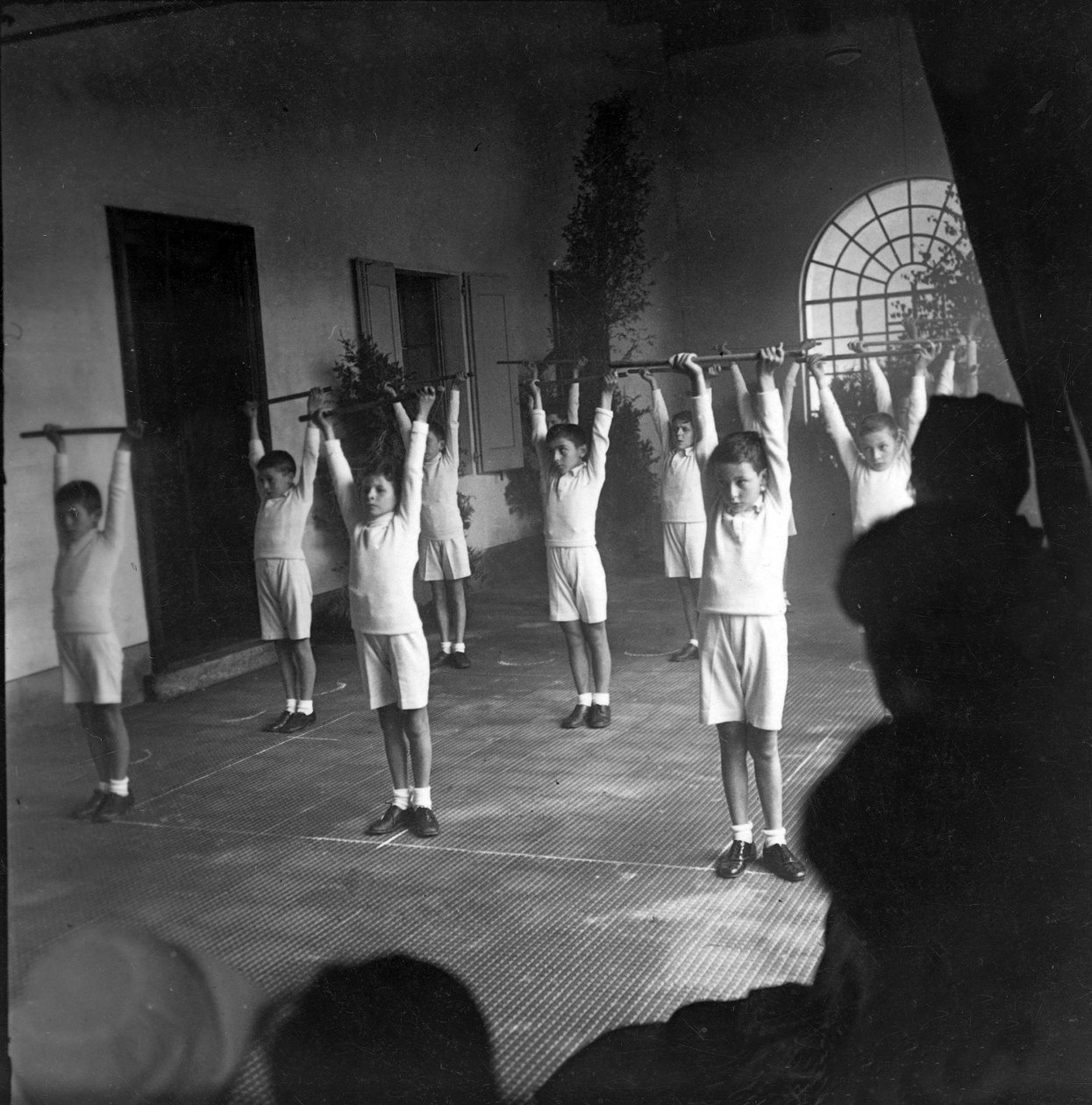 Sports, éducation physique, gymnase scolaire - Unknown photographer
