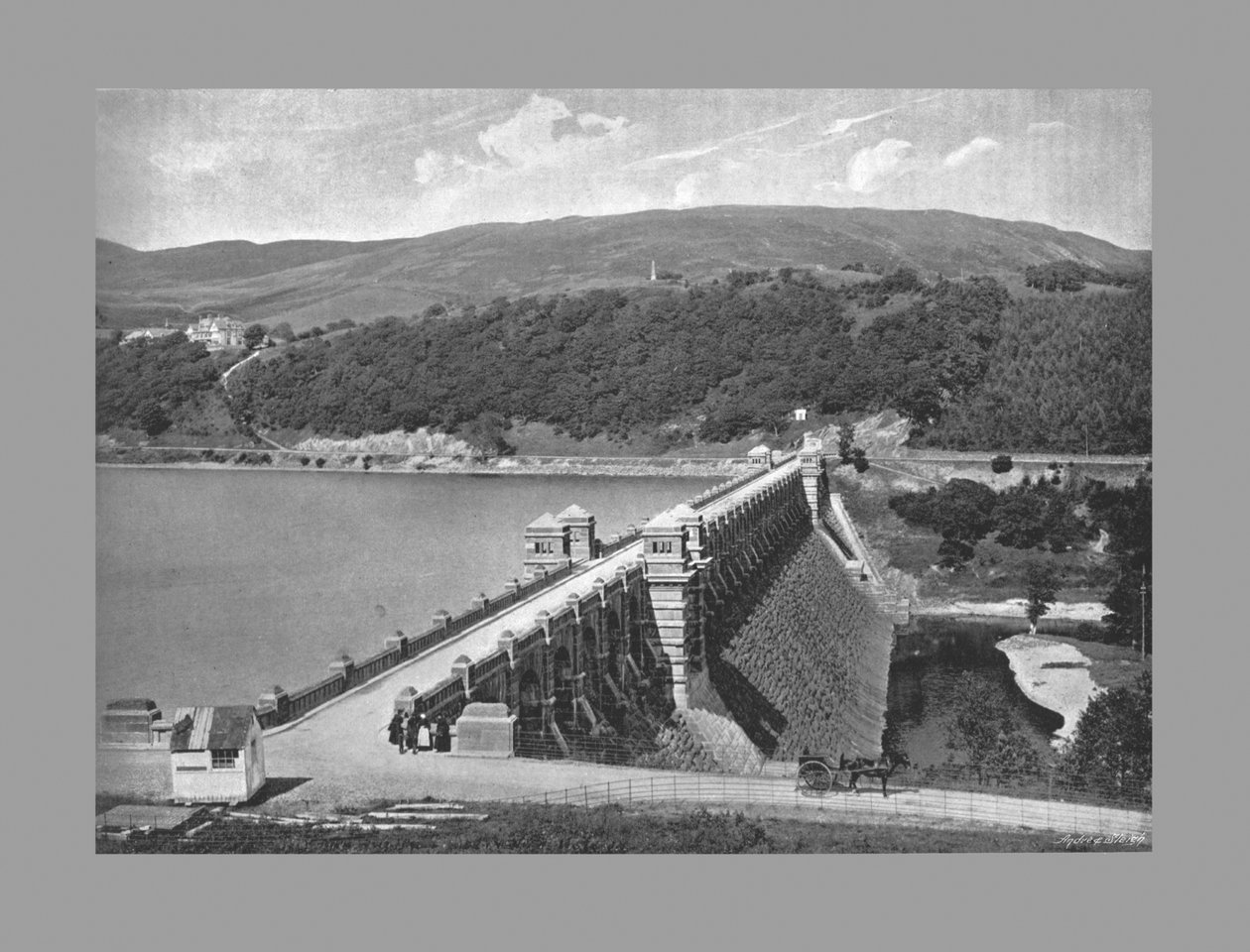 Le barrage, lac Vyrnmy, vers 1900 - Valentine and Sons Ltd