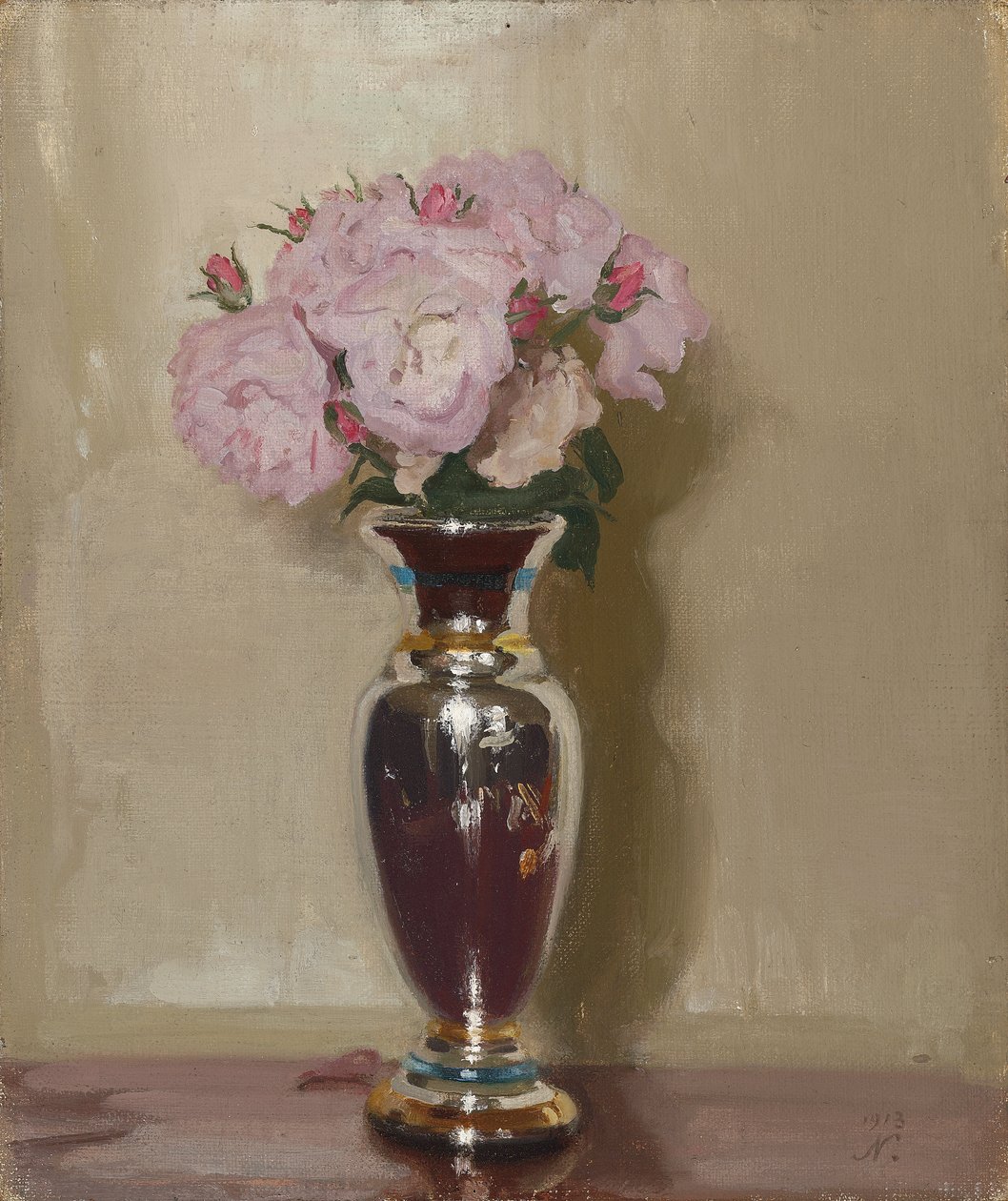Roses roses dans un vase en lustre argenté - William Nicholson