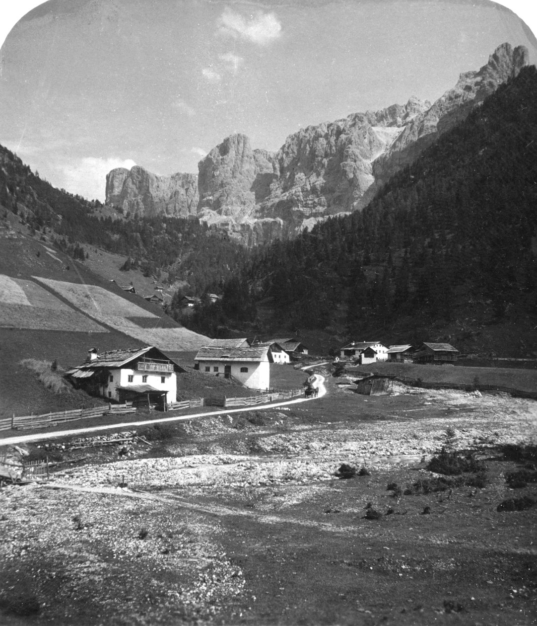 Une vallée à Wolkenstein, Tyrol, vers 1900 - Wurthle and Sons