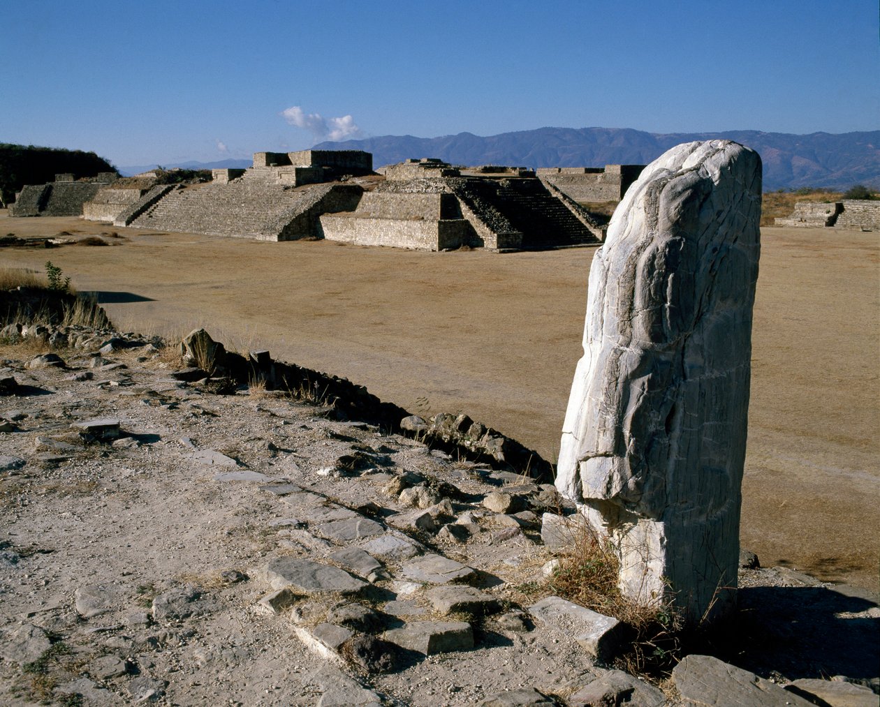 Vue des monuments I, H, G - Zapotec Zapotec