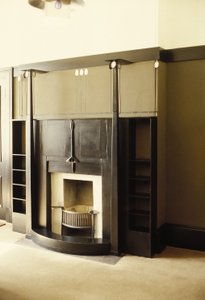 Cheminée peinte en noir, c.1914-c.1928